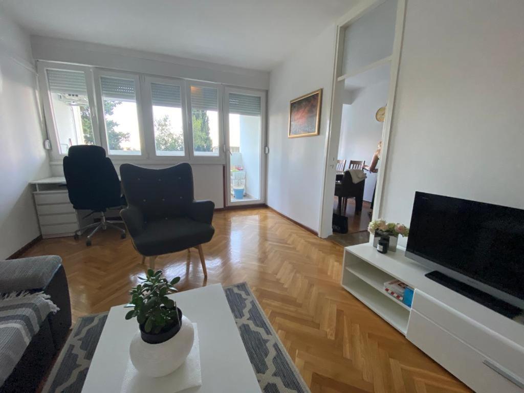 2 bedroom apartment/parking/market Split Eksteriør bilde